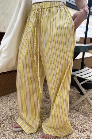 Casual Day Outfits, Easy Trendy Outfits Casual Friday Striped Pants