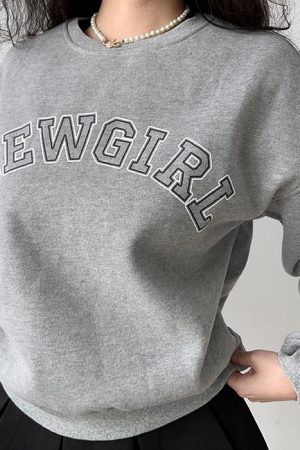 Casual Day Outfits, Easy Trendy Outfits New Girl Vintage Sweatshirt