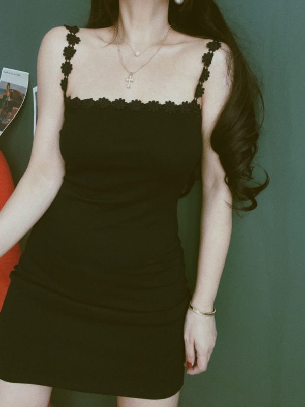Chenopod Flower Shoulder Strap Black Camisole Dress - 2024 Spring/Summer French Lace Square Neck Vacation Dress for Hot Girls