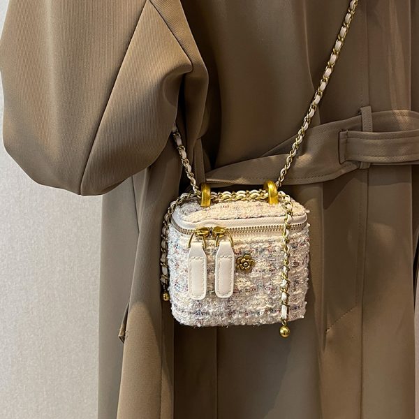 Chic Wool Mini Chain Bag for Women, 2025 Niche Box Design, Versatile Crossbody Bag for Spring and Summer Fashion