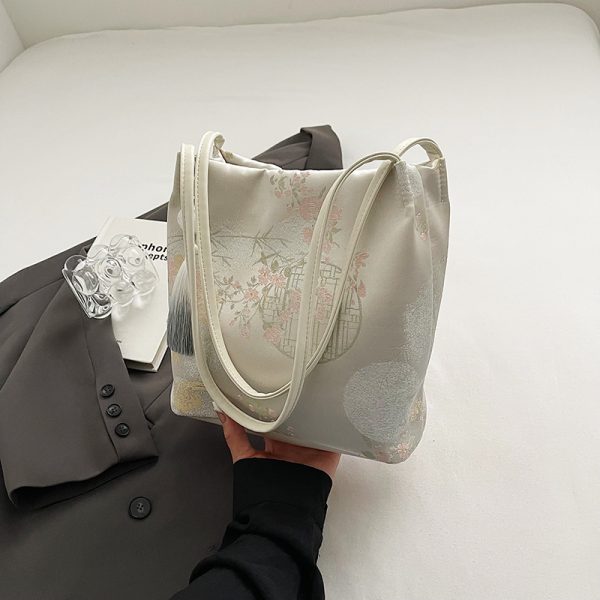 Chinese-Style Embroidered Single-Shoulder Bucket Bag for Women - 2025 Summer National Style Fashion, Large Capacity Commuting Tote