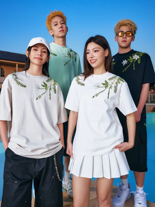 Chinese-Style Floral Circular Embroidery Short-Sleeve T-Shirt - Breathable Silhouette, Perfect for Y2K and Korean Style Fashion