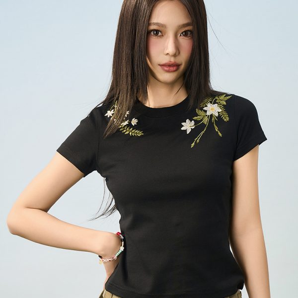 Chinese-Style Floral Circular Embroidery Short-Sleeve T-Shirt - Breathable Silhouette, Perfect for Y2K and Korean Style Fashion