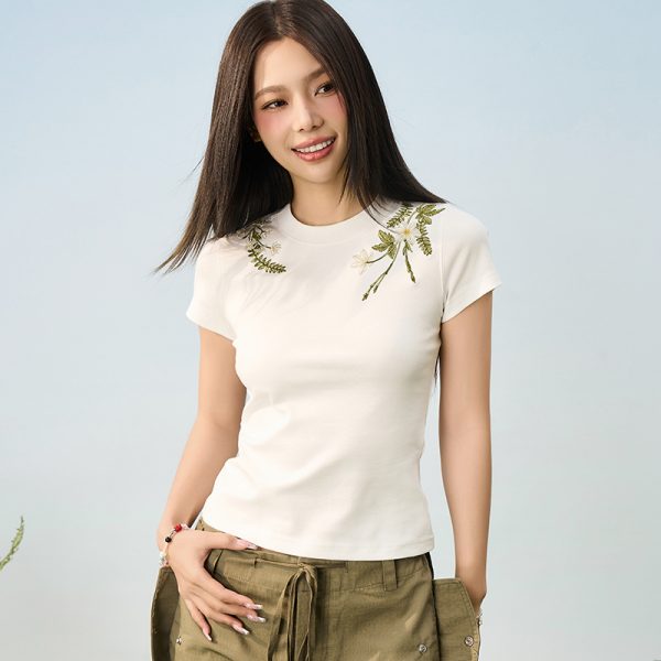 Chinese-Style Floral Circular Embroidery Short-Sleeve T-Shirt - Breathable Silhouette, Perfect for Y2K and Korean Style Fashion