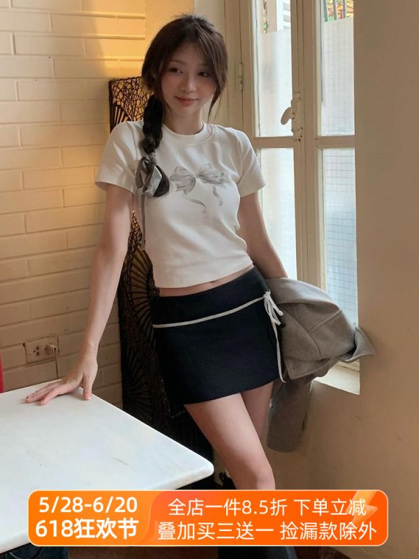Color-Blocking Black Mini Skirt for Women - Low-Waist, Slim-Fit Korean Style Pencil Skirt, Minimalist Design