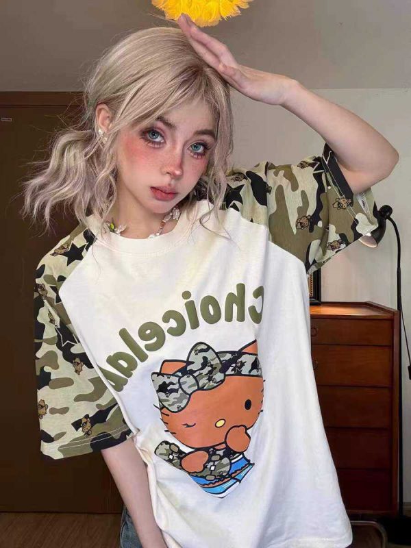 Color-Blocking Camouflage Hello Kitty Raglan Sleeve T-Shirt for Women - Casual 90s Inspired Short Sleeve Top