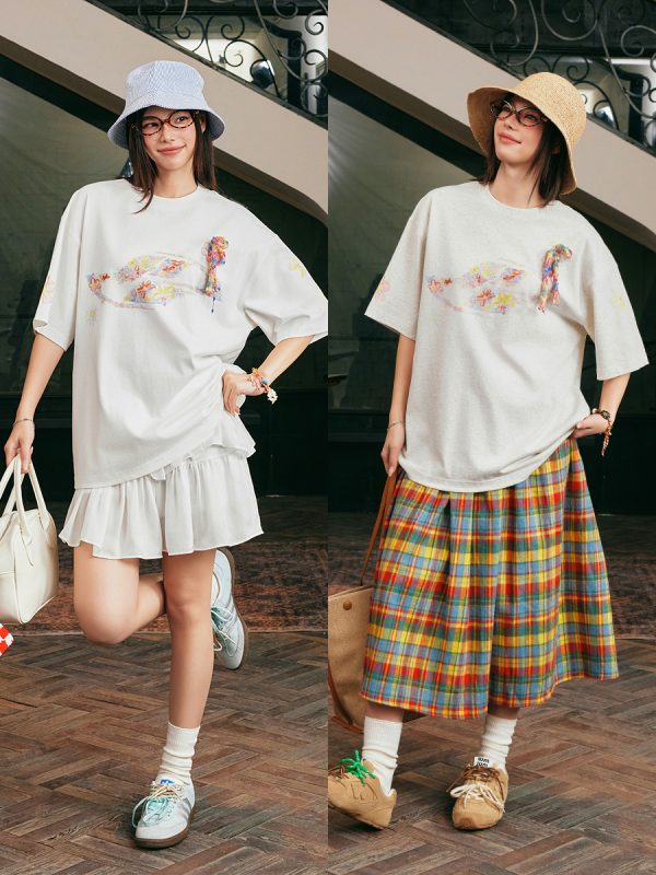 Colorful Floral Graffiti Crayon-Painted Short Sleeve T-Shirt for Kids with Bow Detail - Quirky and Fun Design