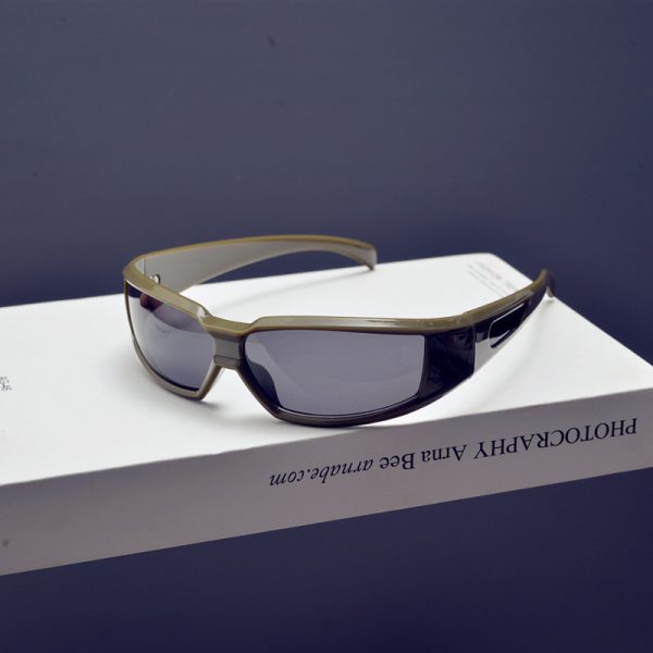 Cyberpunk Futuristic Tech-Style Sunglasses for Men and Women, Retro Millennial Streetwear Cycling Eyewear