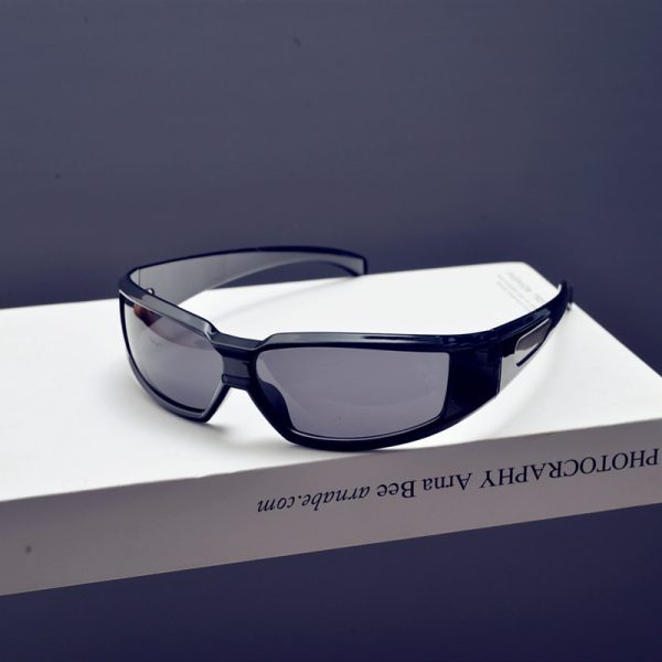 Cyberpunk Futuristic Tech-Style Sunglasses for Men and Women, Retro Millennial Streetwear Cycling Eyewear