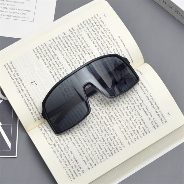 Cyberpunk Oversized Colorful Sunglasses for Men and Women - Trendy Futuristic Style for Skiing, Cycling, and Outdoor Activities
