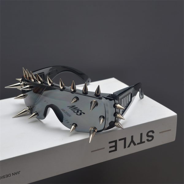 Cyberpunk Rectangular One-Piece Sunglasses for Men and Women, Trendy Metal Rivets, Windproof Exaggerated Cycling Shades