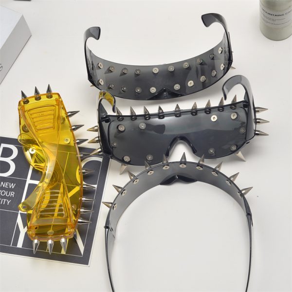 Cyberpunk Rectangular One-Piece Sunglasses for Men and Women, Trendy Metal Rivets, Windproof Exaggerated Cycling Shades