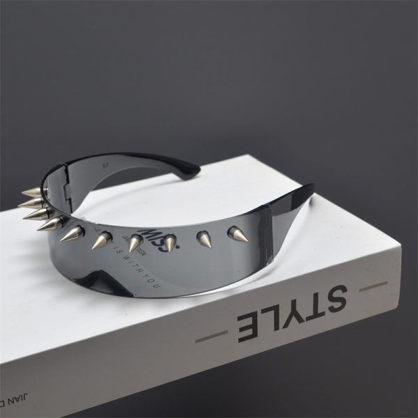Cyberpunk Rectangular One-Piece Sunglasses for Men and Women, Trendy Metal Rivets, Windproof Exaggerated Cycling Shades