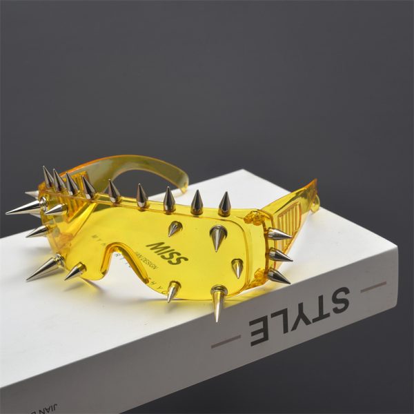 Cyberpunk Rectangular One-Piece Sunglasses for Men and Women, Trendy Metal Rivets, Windproof Exaggerated Cycling Shades