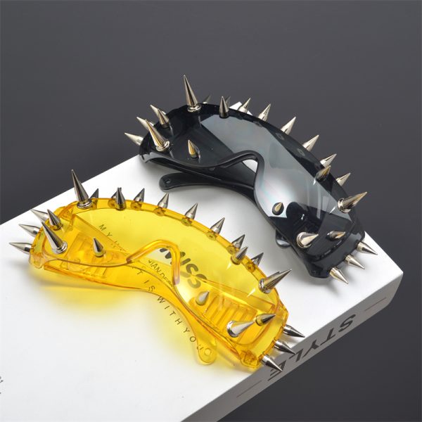 Cyberpunk Rectangular One-Piece Sunglasses for Men and Women, Trendy Metal Rivets, Windproof Exaggerated Cycling Shades