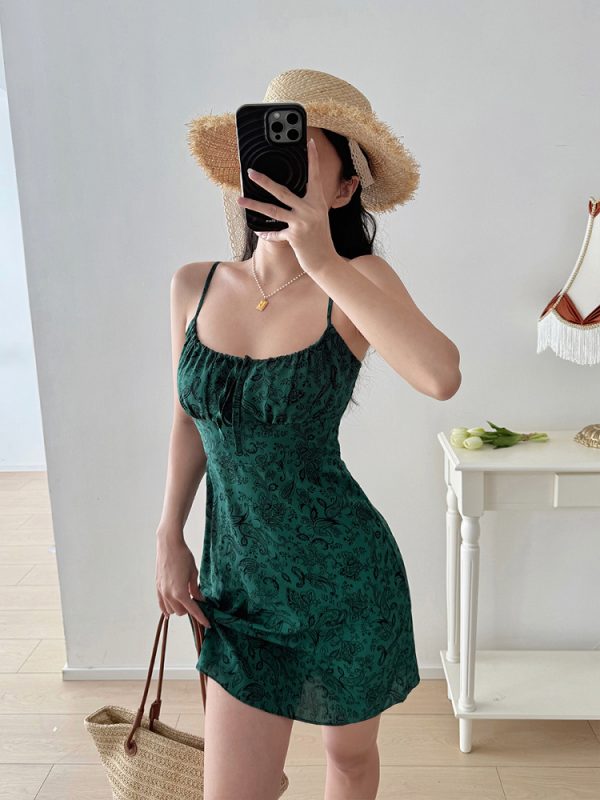 Dark Green Floral V-Neck Slimming Slip Dress for Women - Retro Vacation Style, Waist-Defining, Sensual 90s-Inspired Fashion