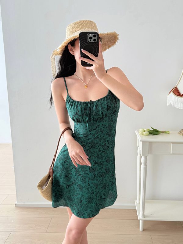 Dark Green Floral V-Neck Slimming Slip Dress for Women - Retro Vacation Style, Waist-Defining, Sensual 90s-Inspired Fashion