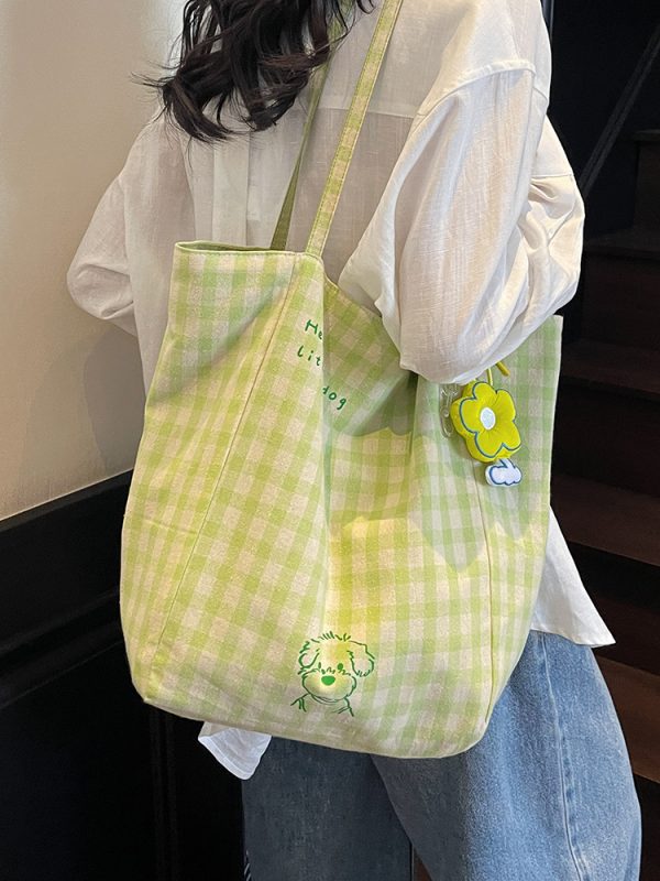 Embroidered Checkered Bucket Bag - Large Capacity, Artistic Design for Summer 2025, Perfect for Students and Commuters