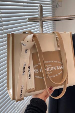Fashionable Large Capacity Shoulder Tote Bag for College Students - Textured Niche Design for Spring/Summer 2025