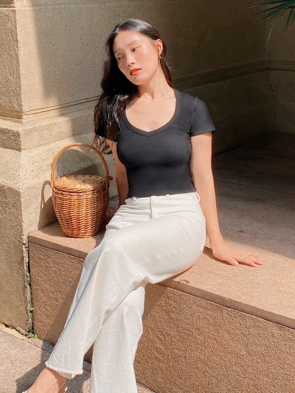 Fitted White T-Shirt for Women, Elastic Black Short Sleeves, Big Chest Accent, Stylish Casual Top, Y2K Fashion