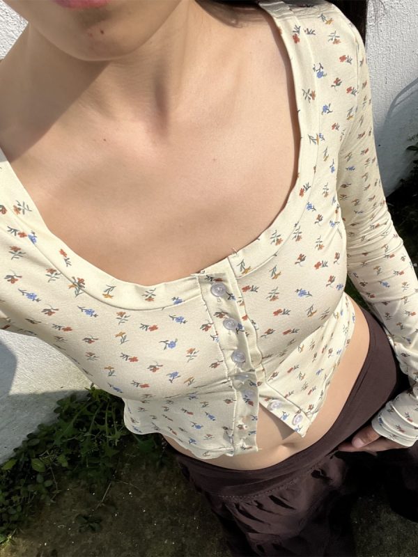 Flattering Slim Fit French Style T-Shirt for Women - Versatile Sweet and Spicy Design, Perfect for Y2K and Casual Looks