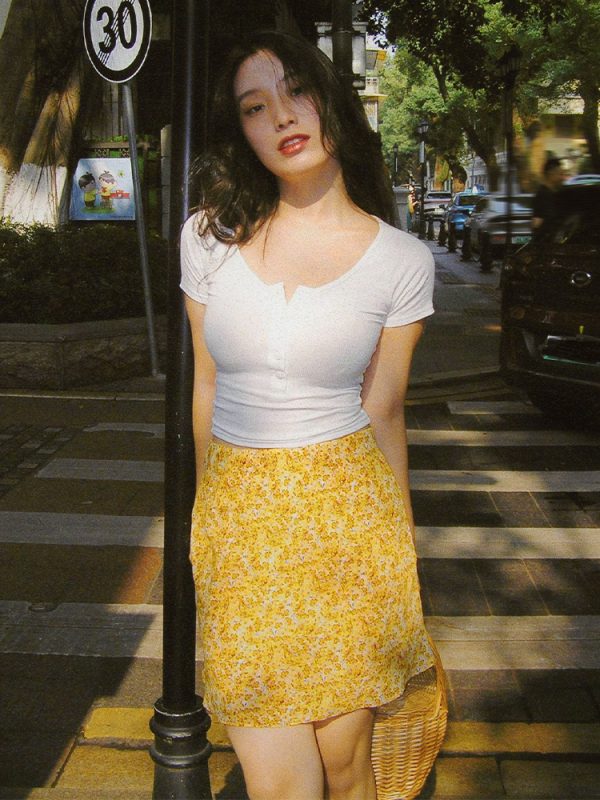 Flattering Yellow Floral A-Line Half-Length Skirt - High-Waisted Short Dress for Women, Sweet French Style, Perfect for Spring