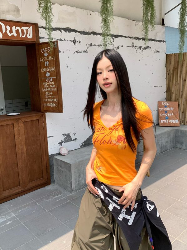 Floral Print V-Neck Short Sleeve T-Shirt for Women - Summer Slim Fit Trendy Top in 90s Style