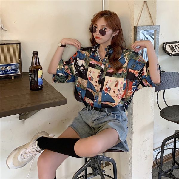 Floral Short-Sleeve Hawaiian Shirt for Women - Retro Vacation Beach Top in Hong Kong Style, Perfect for Summer and Travel