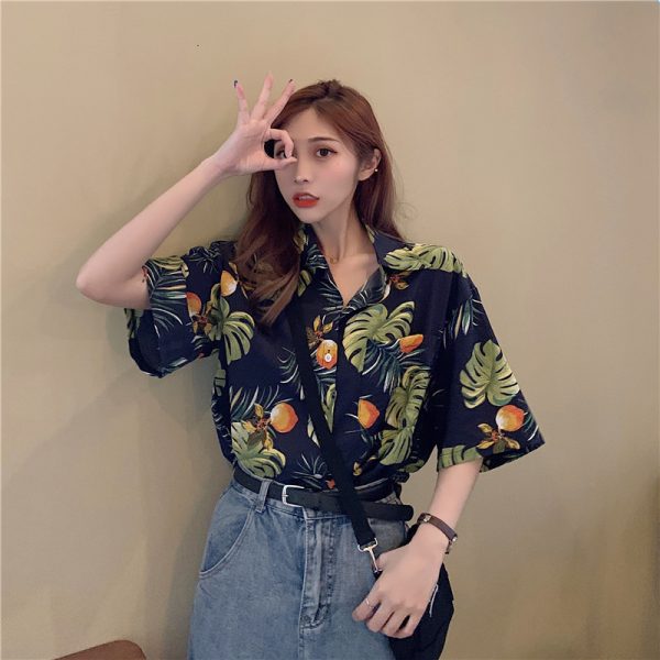 Floral Short-Sleeve Hawaiian Shirt for Women - Retro Vacation Beach Top in Hong Kong Style, Perfect for Summer and Travel