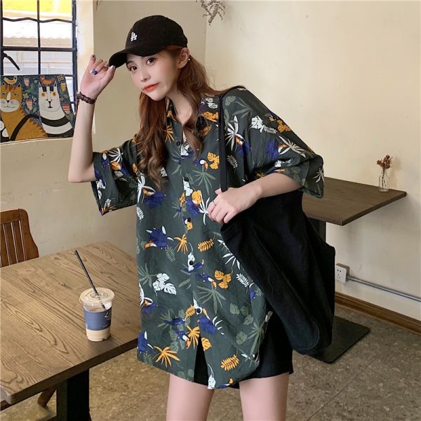 Floral Short-Sleeve Hawaiian Shirt for Women - Retro Vacation Beach Top in Hong Kong Style, Perfect for Summer and Travel