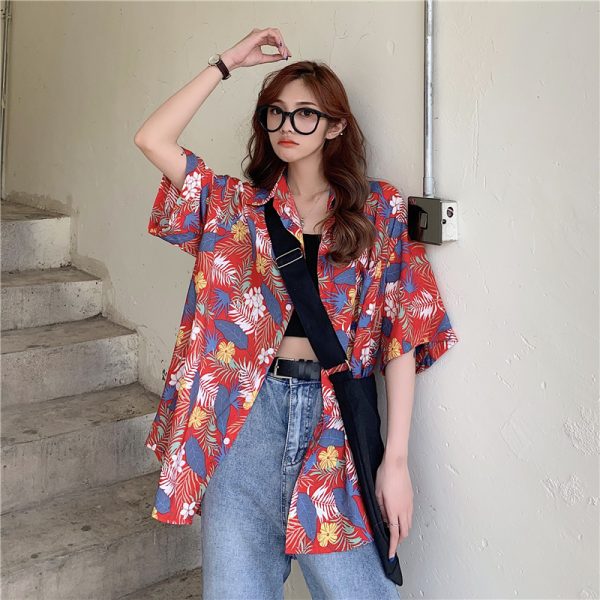 Floral Short-Sleeve Hawaiian Shirt for Women - Retro Vacation Beach Top in Hong Kong Style, Perfect for Summer and Travel
