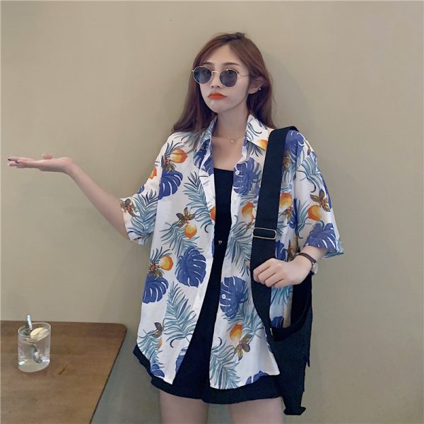 Floral Short-Sleeve Hawaiian Shirt for Women - Retro Vacation Beach Top in Hong Kong Style, Perfect for Summer and Travel