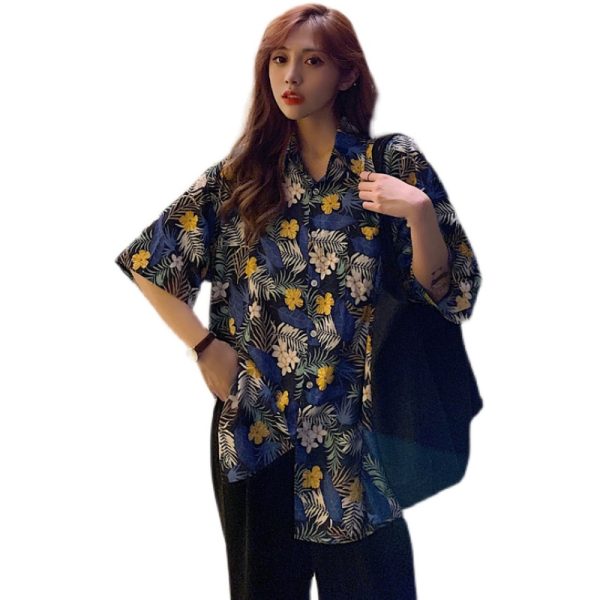 Floral Short-Sleeve Hawaiian Shirt for Women - Retro Vacation Beach Top in Hong Kong Style, Perfect for Summer and Travel