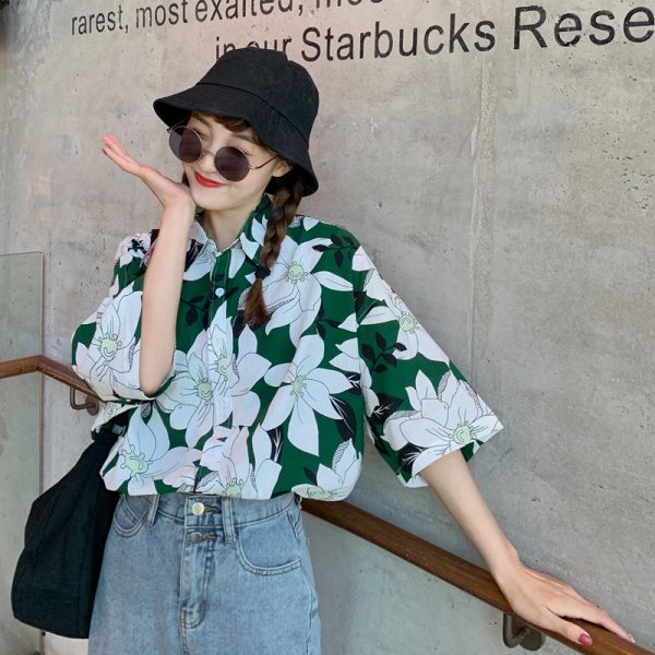 Floral Short Sleeve Shirt for Women - Hawaiian Beach Top, Retro Hong Kong Style, Loose Fit, Summer Fashion Essential