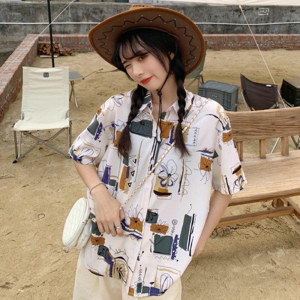 Floral Short Sleeve Shirt for Women - Hawaiian Beach Top, Retro Hong Kong Style, Loose Fit, Summer Fashion Essential