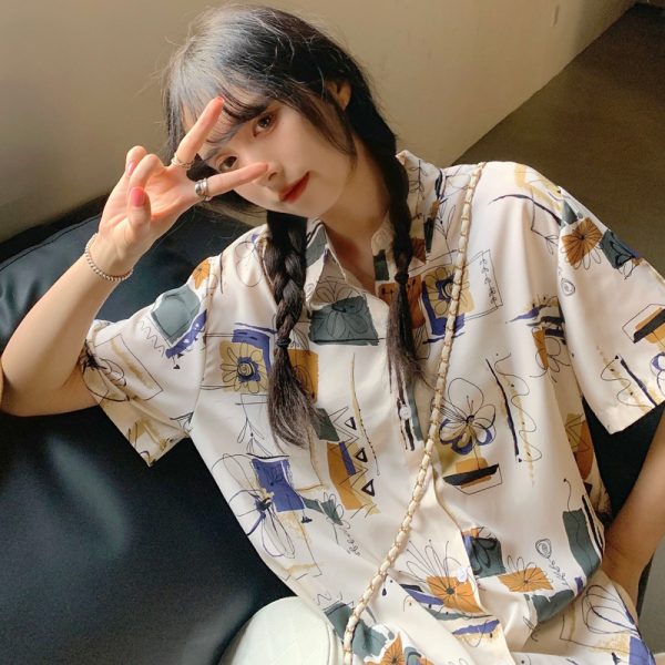 Floral Short Sleeve Shirt for Women - Hawaiian Beach Top, Retro Hong Kong Style, Loose Fit, Summer Fashion Essential