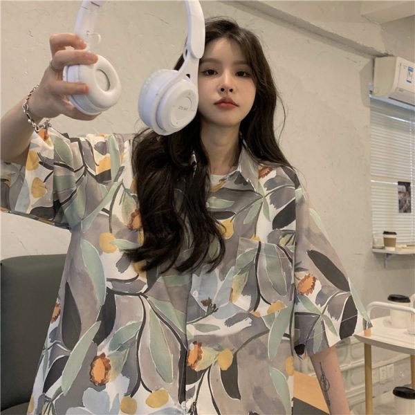Floral Short Sleeve Shirt for Women - Retro Hong Kong Style Loose Beach Top, Summer Fashion, Trendy Half-Sleeve Design