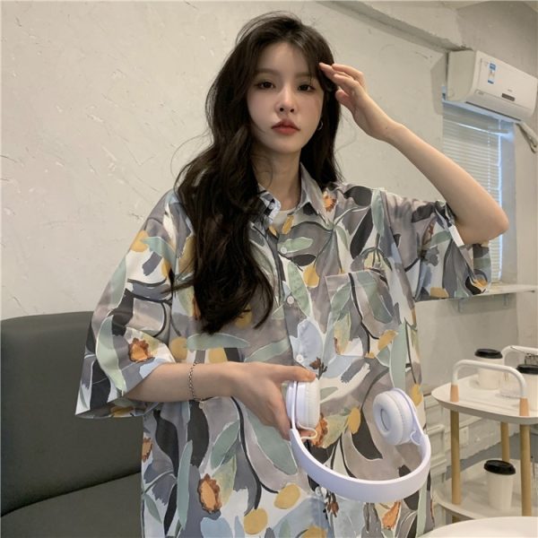 Floral Short Sleeve Shirt for Women - Retro Hong Kong Style Loose Beach Top, Summer Fashion, Trendy Half-Sleeve Design