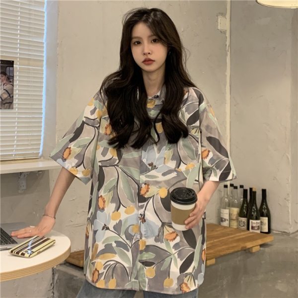 Floral Short Sleeve Shirt for Women - Retro Hong Kong Style Loose Beach Top, Summer Fashion, Trendy Half-Sleeve Design