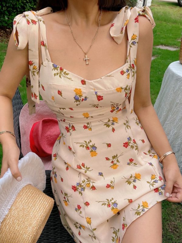 Floral Slimming Slip Dress with Ribbon Bow, French Vintage Style, Flowing Design for Spring/Summer 2022 - Chic and Elegant Fashion