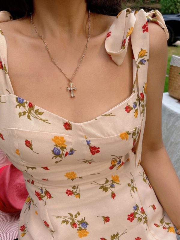 Floral Slimming Slip Dress with Ribbon Bow, French Vintage Style, Flowing Design for Spring/Summer 2022 - Chic and Elegant Fashion