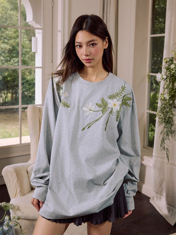 Floral Wreath Embroidered Long Sleeve T-Shirt - Chinese Style Plant Series, Silhouette Design, Perfect for 90s and Y2K Fashion