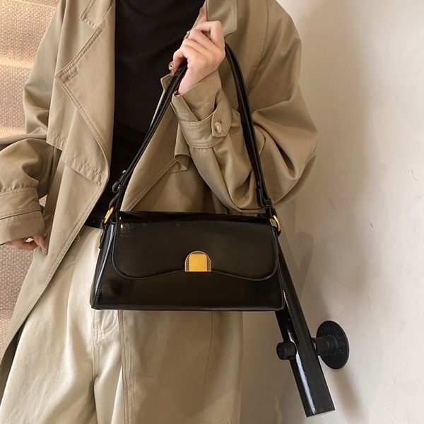 French Retro Oil Wax Leather Underarm Bag for Women - Spring/Summer 2025 Small Shoulder Crossbody Bag, Niche Fashion Accessory