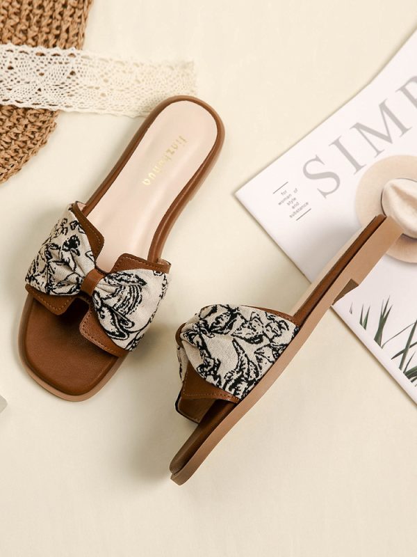 French Retro Sheepskin Flat Sandals for Women - Summer 2025 Beach Style, Perfect for Skirts and Outdoor Wear