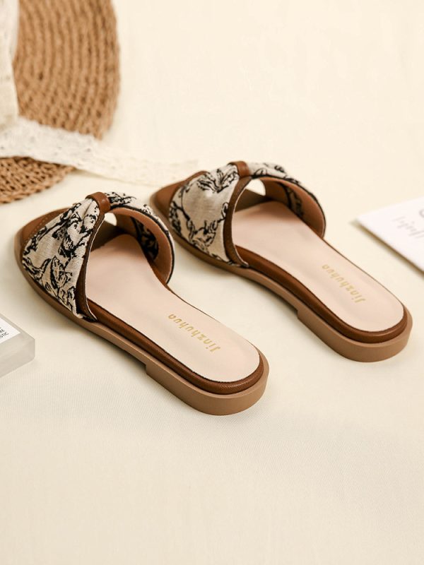 French Retro Sheepskin Flat Sandals for Women - Summer 2025 Beach Style, Perfect for Skirts and Outdoor Wear