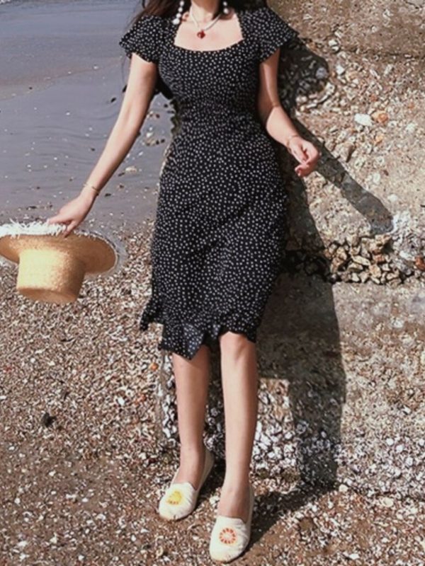 French Romantic Polka Dot Long Dress - Vintage Square Neck Flutter Sleeve Bodycon for Spring/Summer Vacation Style