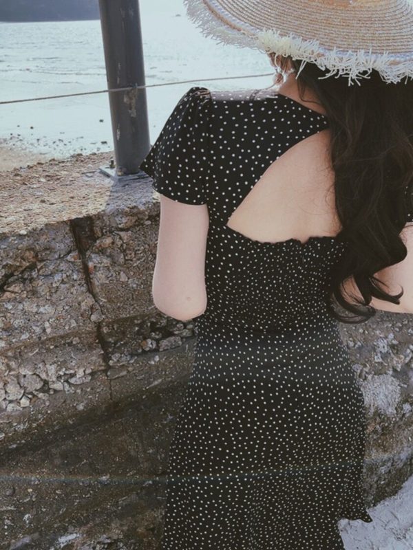 French Romantic Polka Dot Long Dress - Vintage Square Neck Flutter Sleeve Bodycon for Spring/Summer Vacation Style