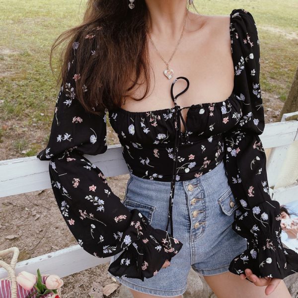 French Vintage Square Neck Lantern Sleeve Waist-Defined Short Vacation Shirt for Women - 2025 Spring/Summer Fashion