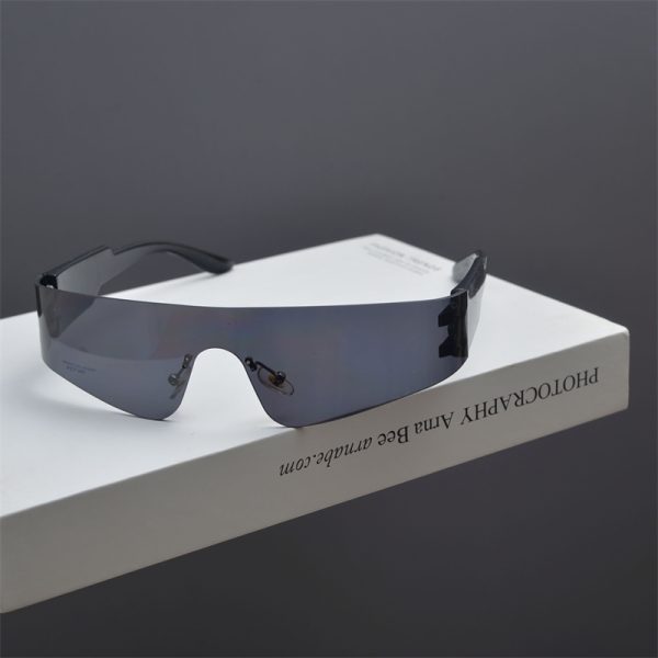 Futuristic Cyberpunk Frameless One-Piece Sunglasses for Trendy Boys and Girls - Ideal for Street Photography and Riding.