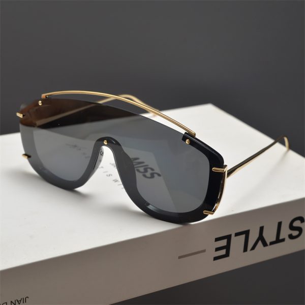 Futuristic Cyberpunk Oversized Pilot Sunglasses with Cut Edges and Single Beam - Stylish Statement Eyewear